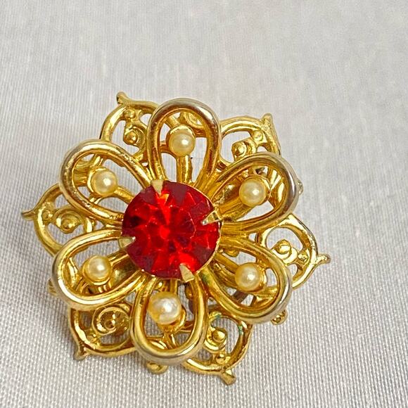 Vintage Snowflake Brooch Pendant Gold Tone Open Pearly Beads Central Red Stone - Picture 4 of 10